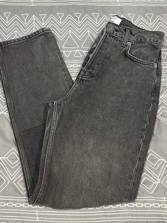 Reformation Denim - Reformation Cynthia Patch High Rise Straight Cropped Jeans In Black Size 25
